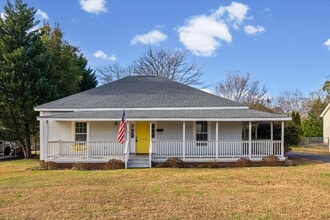 Building Photo - 512 Banks St