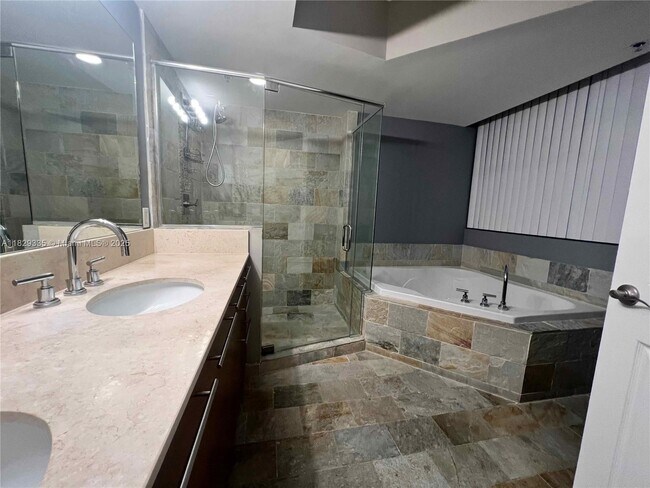 Building Photo - 2641 N Flamingo Rd