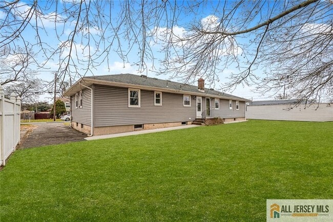 Building Photo - 1036 Apache St