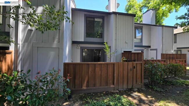 Building Photo - 6125 Thornton Ave