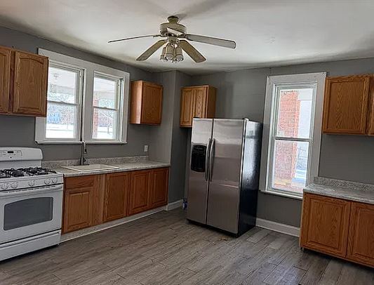 Building Photo - 1410 6th Ave