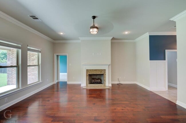 Building Photo - 650 Alder Ln