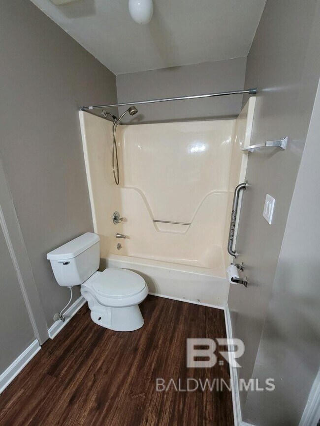 Building Photo - 105 Lively Cir