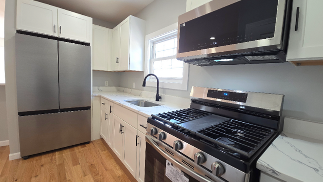 Primary Photo - 86 White St