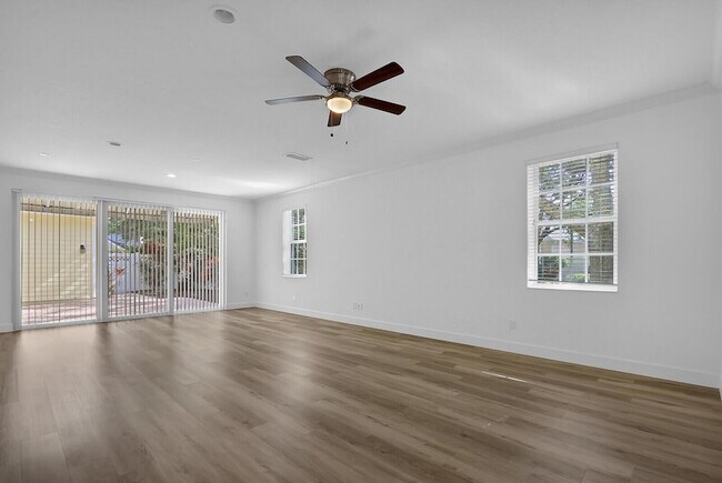 Building Photo - 199 Barbados Dr