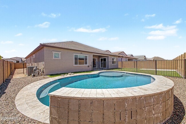 Building Photo - 7646 W Desert Spoon Dr
