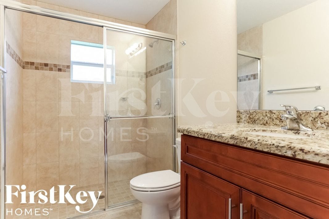 Building Photo - 980 SW Del Rio Blvd