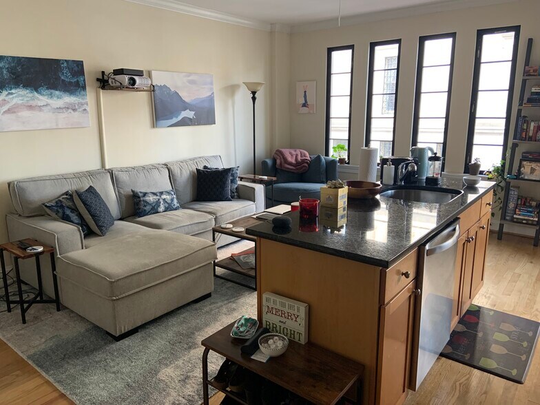 Living room - 1701 16th St NW