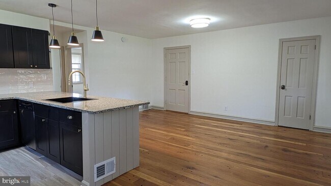 Building Photo - 2824 Midvale Ave