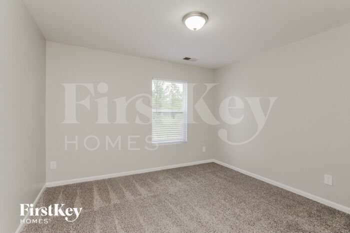 Building Photo - 13704 Stringfellow Ln