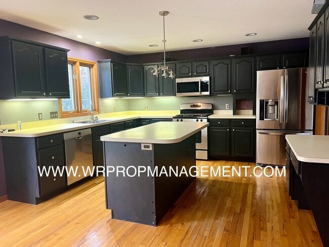 Building Photo - 3535 Williamsburg Dr