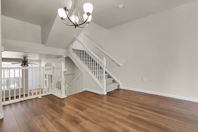 Building Photo - $2,695- 3 Bed, 3 Bath Updated Townhouse wi...