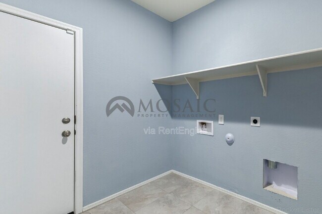 Building Photo - 35349 W San Alvarez Ave