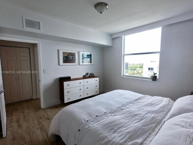 Building Photo - 1723 SW 2nd Ave