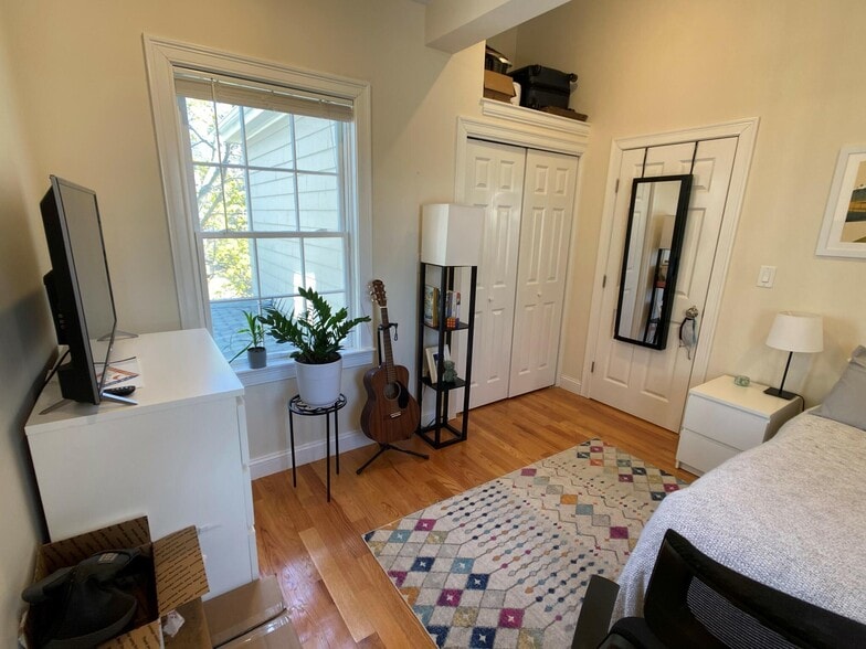 Building Photo - 14 Flint St