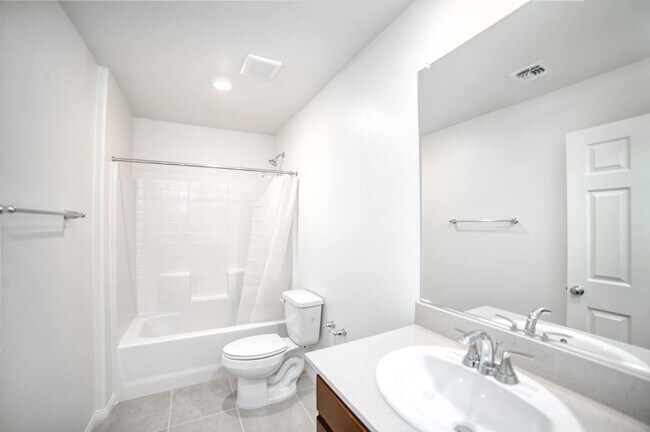 Building Photo - MOVE-IN READY! AMAZING 2023 3-BEDS 2.5 BAT...