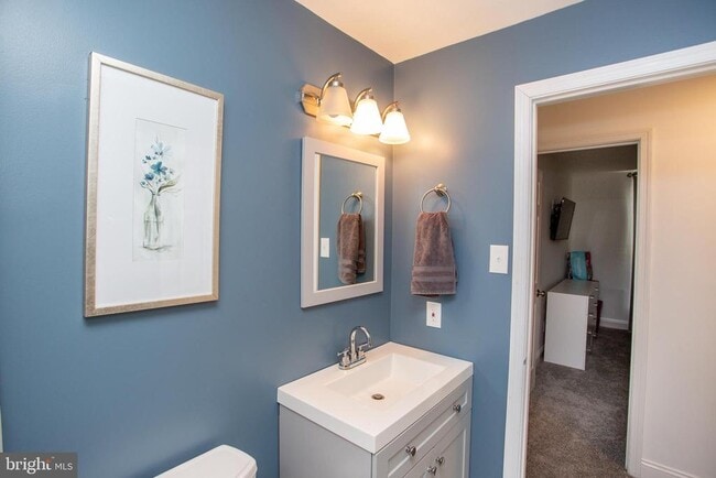 Building Photo - 33 Dogwood Ln