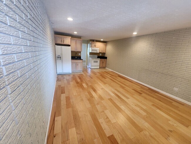 Building Photo - Charming 1 bedroom 1 bath condo in St. Mat...