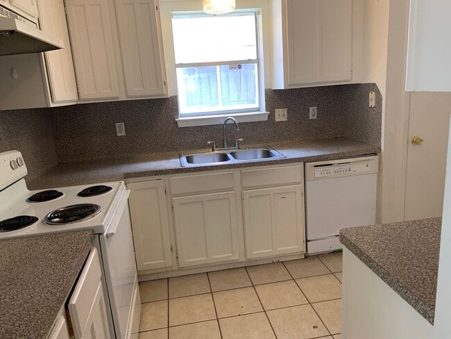 Building Photo - Coming Soon ! Nice 4 Bed Room Home in North Houston Area