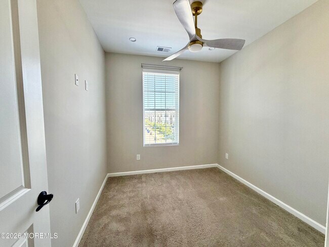 Building Photo - 305 Spirit Wy