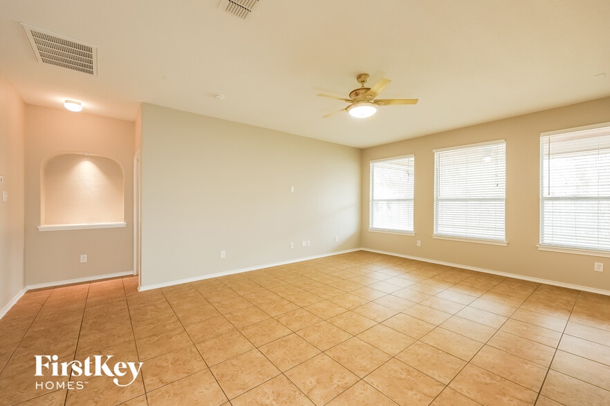 Building Photo - 6203 Palmetto Way