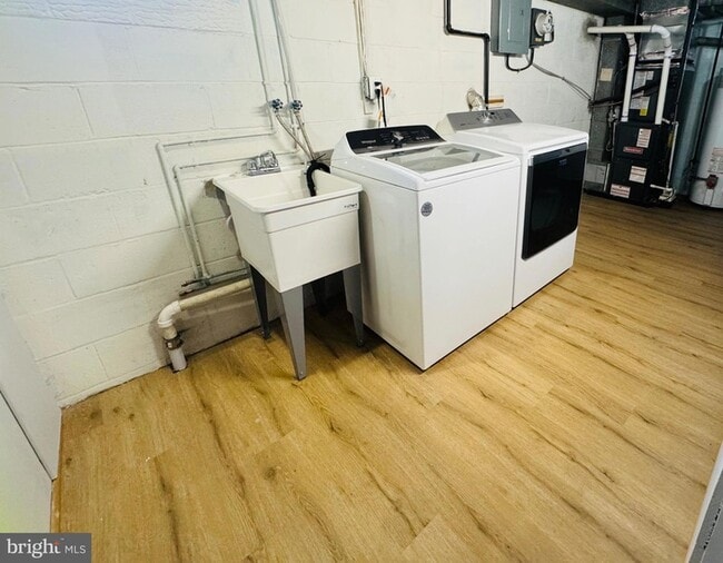 Building Photo - 8111 Analee Ave