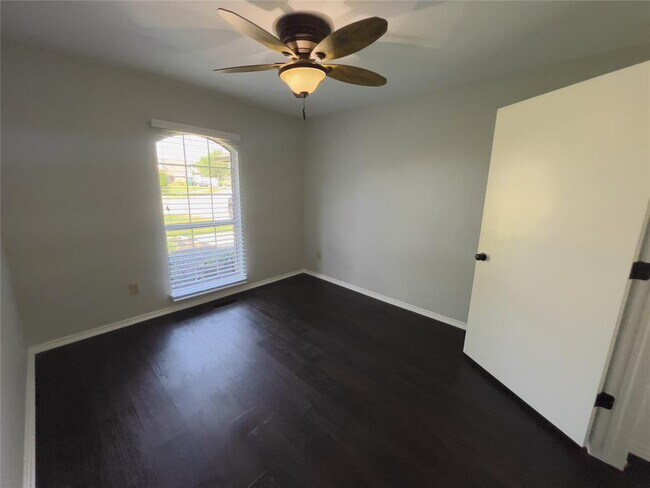 Building Photo - 11800 Kingsridge Terrace