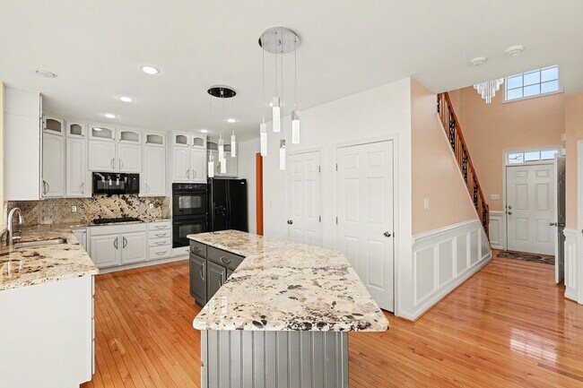 Building Photo - Spacious 5-Bedroom Fredericksburg Home with Flexible Living & Over 3,500 Sq Ft