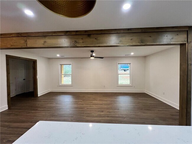 Building Photo - 1938 GA-212