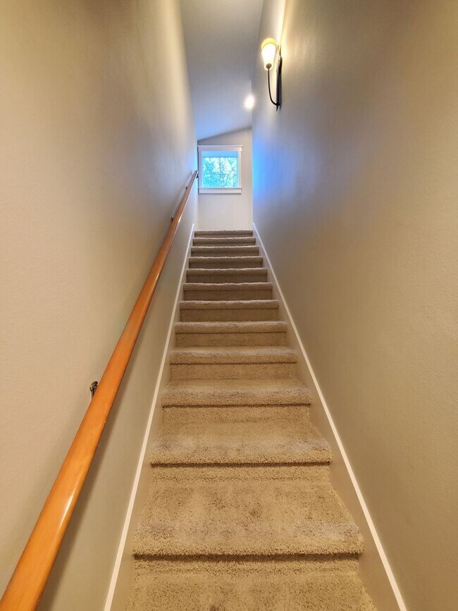 Building Photo - Modern Craftsman Living Between Ballard & Phinney Ridge