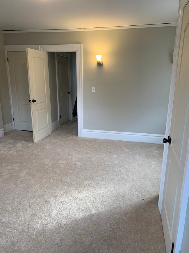 Building Photo - 24 Bellevue Place