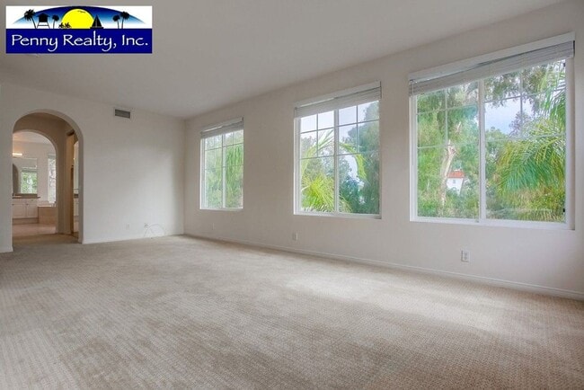 Building Photo - Stunning 4 Bedroom 3.5 Bath Home in the Co...