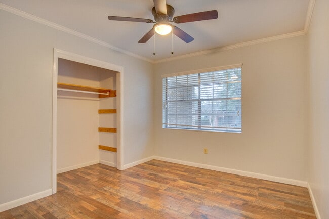 Building Photo - Beautiful 3BR Home in North Hill – Special: ½ Off Deposit for Active-Duty Military!