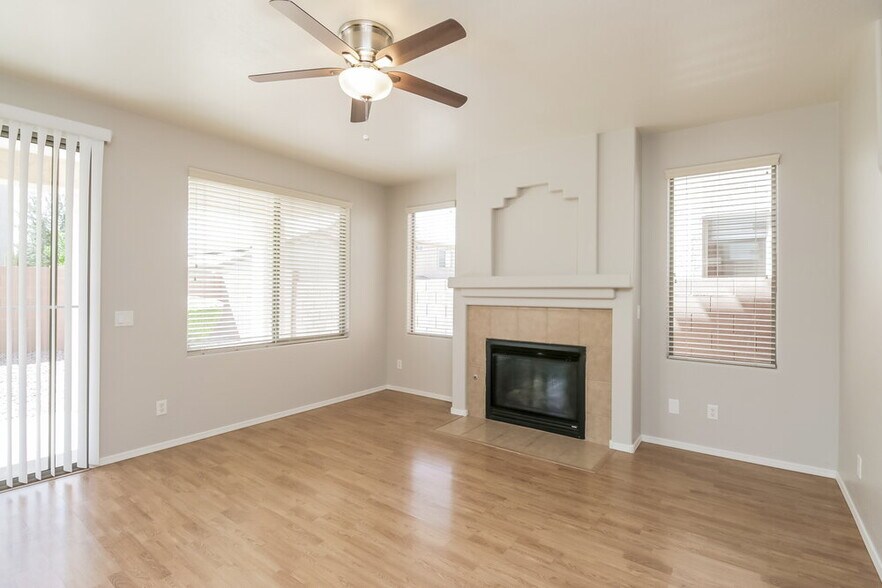 Building Photo - 9917 E Edgewood Ave