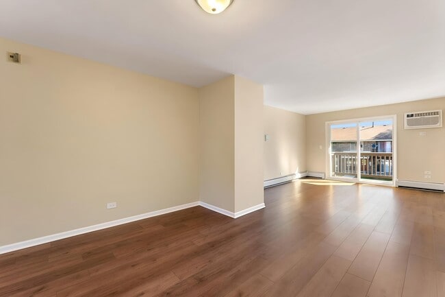 Building Photo - 514 Brookside Dr