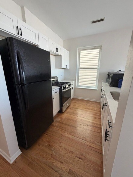 Building Photo - 753 S Kedzie Ave