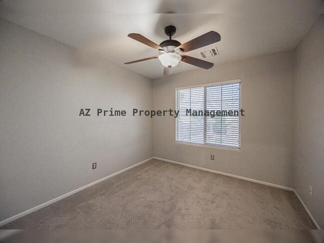 Building Photo - 873 W Tremaine Ave