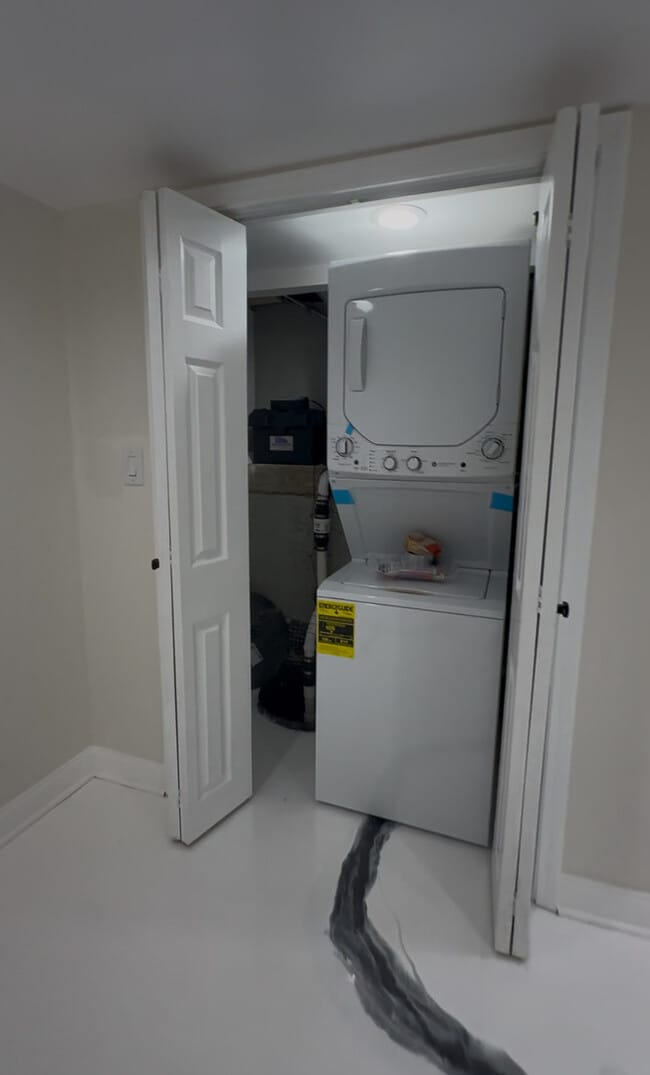 Building Photo - 3811 W 61st St