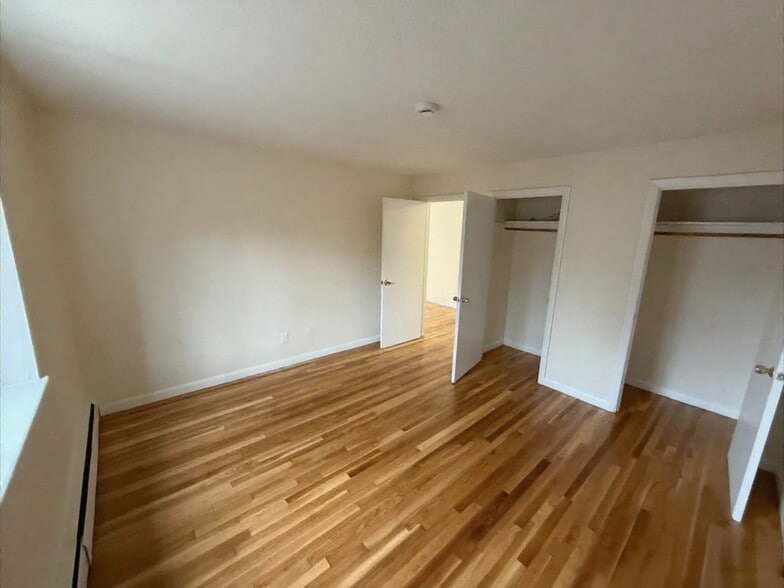 Building Photo - 112 Dustin St