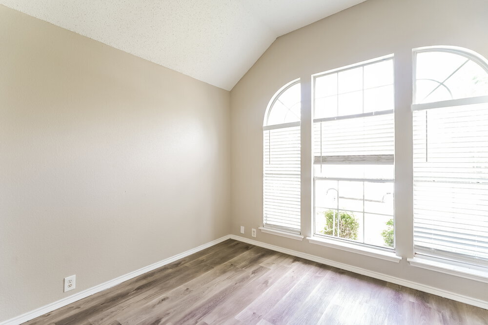 Building Photo - 4612 Parkmount Dr