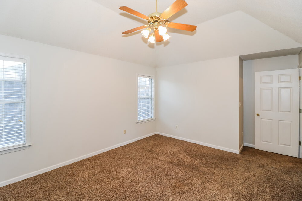 Building Photo - 10279 Green Moss Dr S