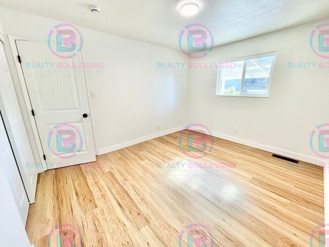 Building Photo - Charming 2-Bedroom 1 Bath Fenced Backyard with Patio