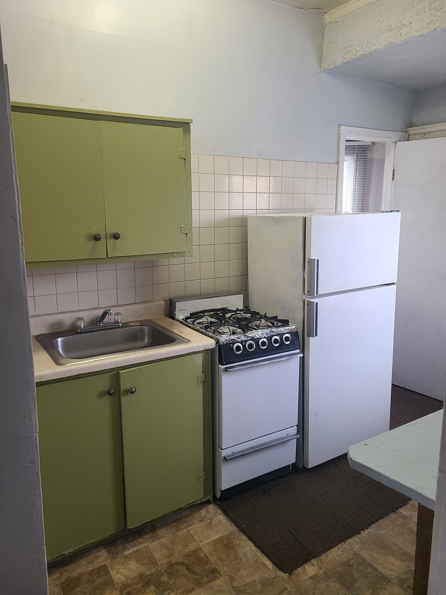 Building Photo - 2344 Prospect Ave E