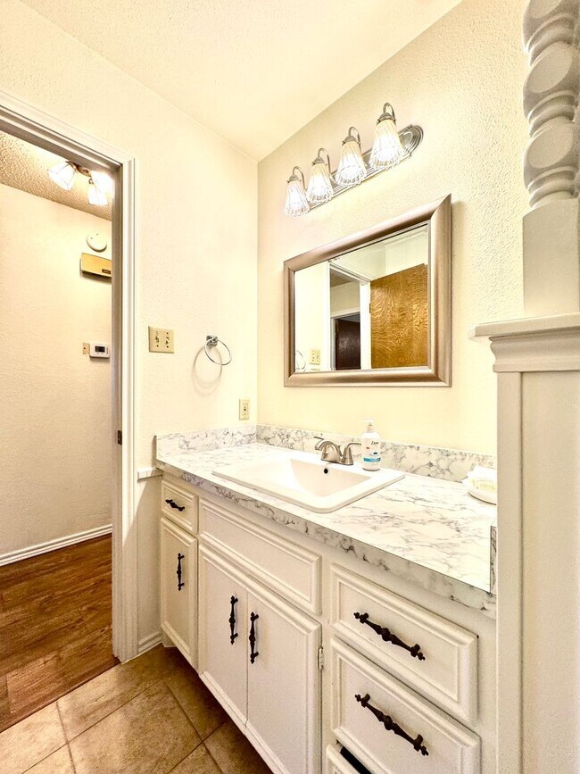 Building Photo - 4409 75th Dr
