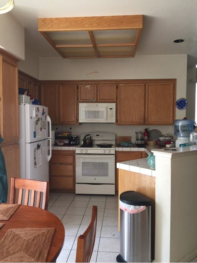 Building Photo - Great 4 bedroom East Davis home with large backyard