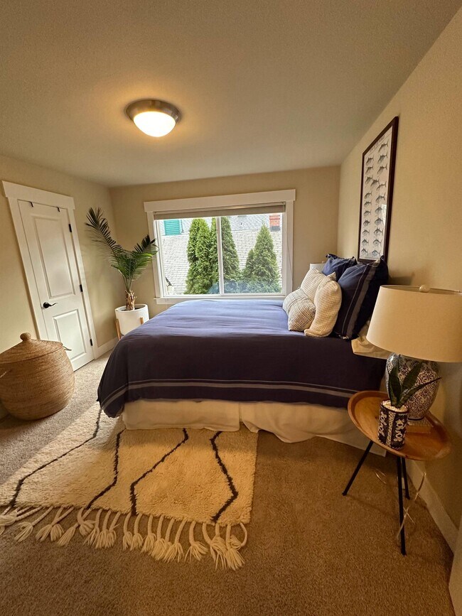 Building Photo - 335 23rd Ave E