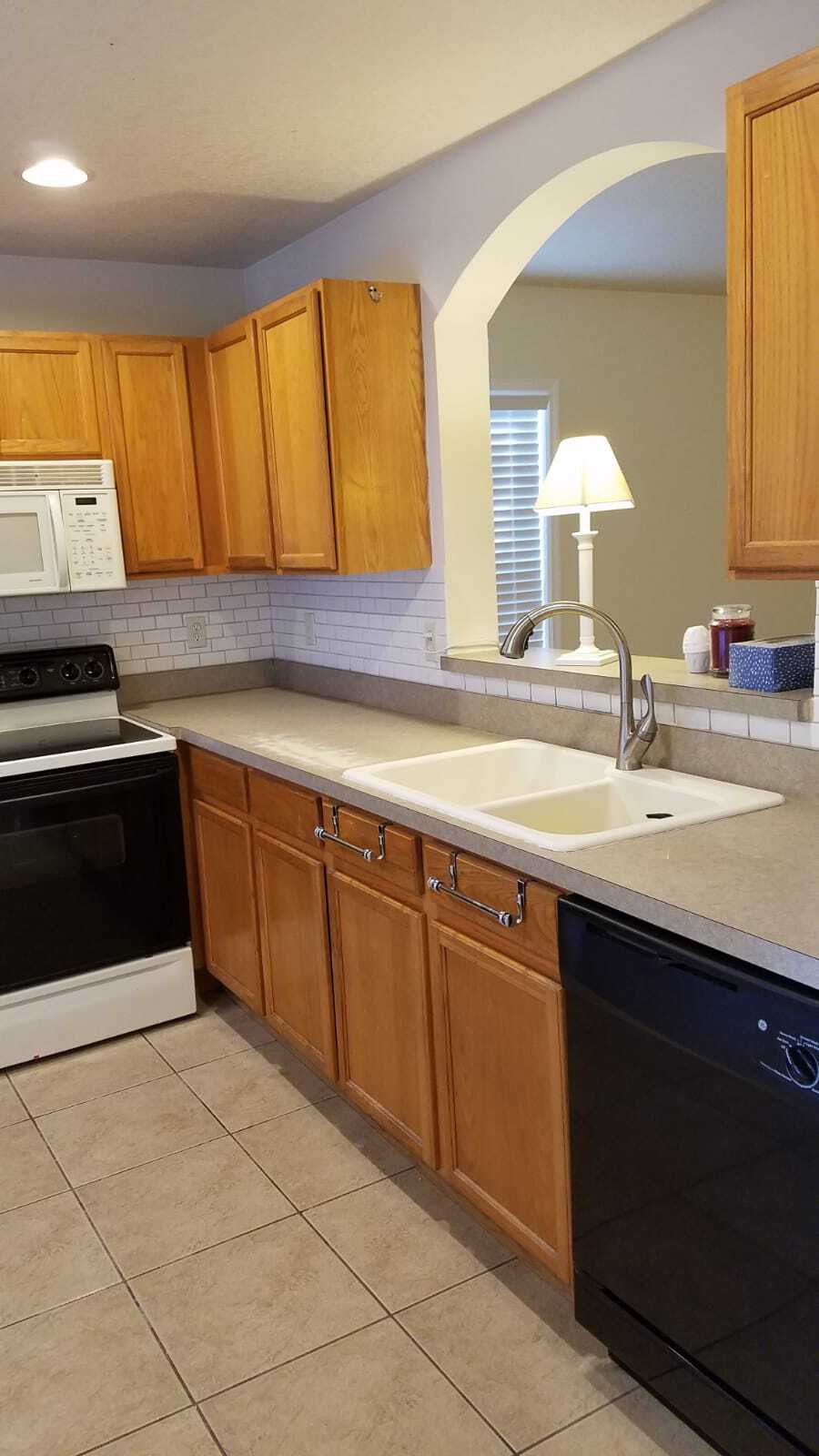 Kitchen - 2306 S Bumby Ave