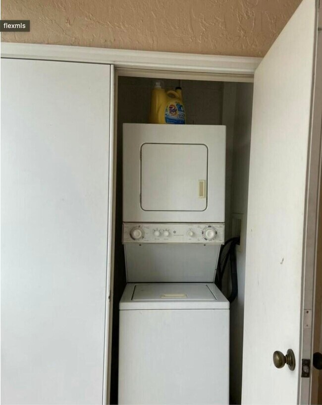 Building Photo - 9898 Perfect Dr