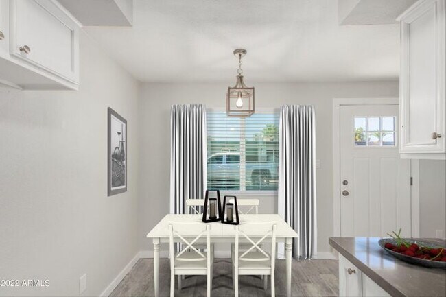 Building Photo - TERRIFIC 2 BEDROOMS 1 BATH SINGLE LEVEL UN...