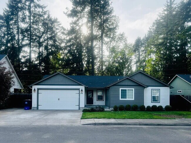 Building Photo - "Charming 3-Bedroom Oasis with Cozy Fireplace in Veneta – 1268 Sq Ft of Comfort!"